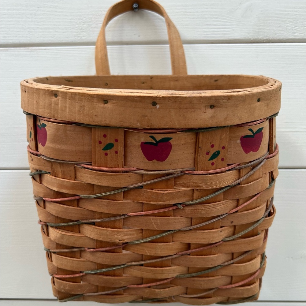 🍎 Vintage Woven Hanging Basket 🍎